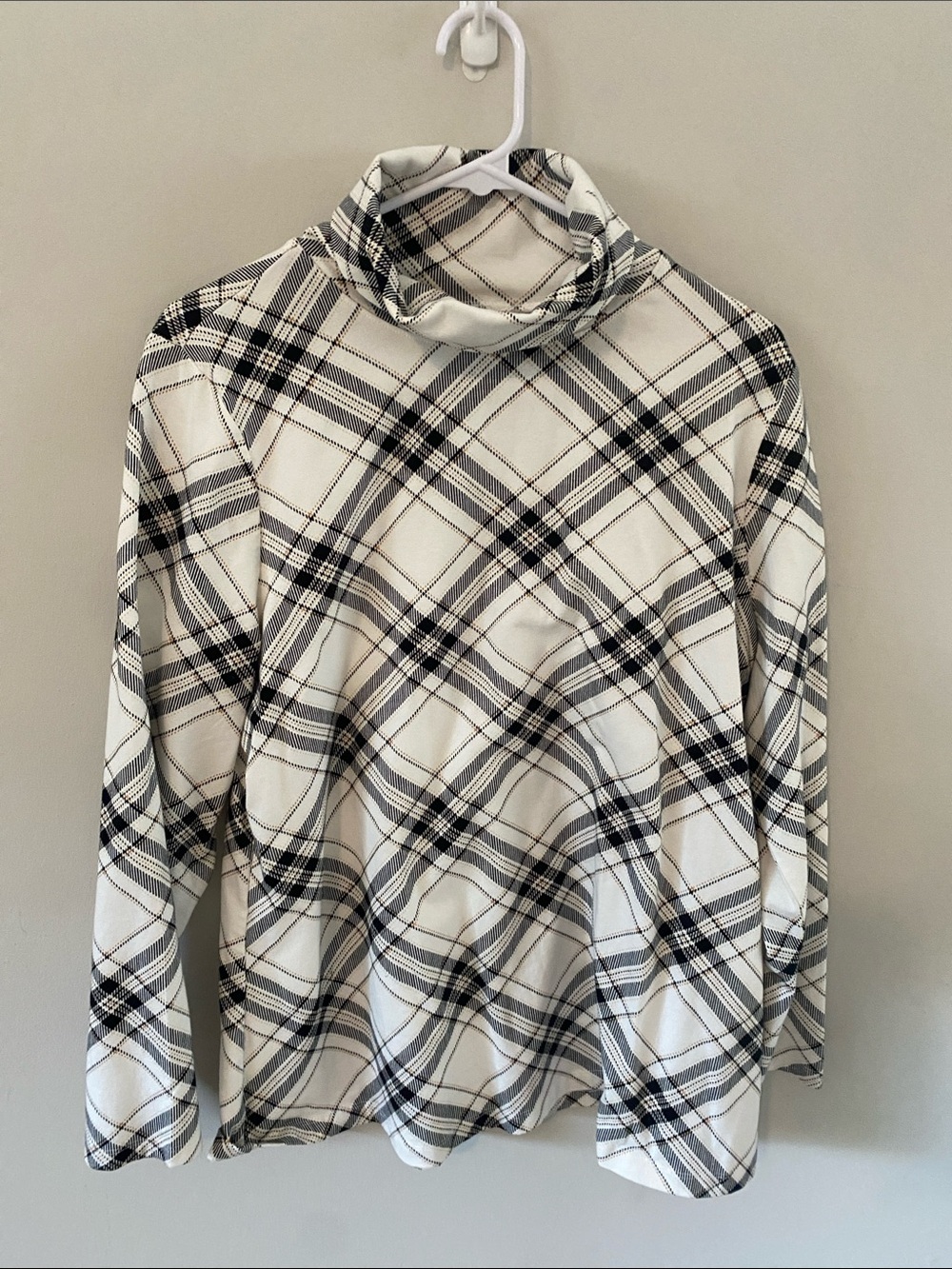 Plaid Turtleneck Long-Sleeve Tee - White/Black